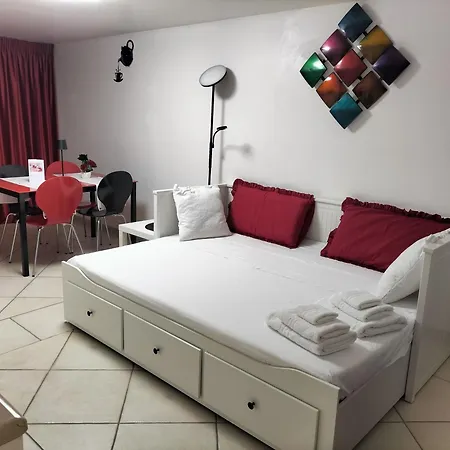 Modern House بيت للعطل أوستوني